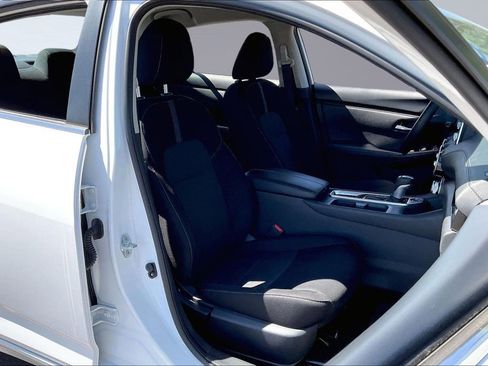 Used 2024 Nissan Sentra SV FWD image 29