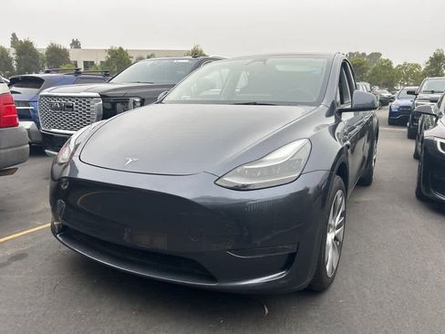 Used 2024 Tesla Model Y Long Range image 5
