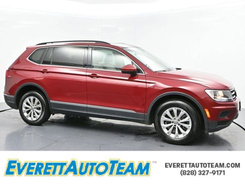 Used 2018 Volkswagen Tiguan SE w/ Panoramic Sunroof Package FWD image 1