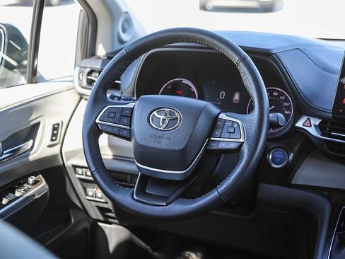 Certified 2024 Toyota Sienna Limited image 15