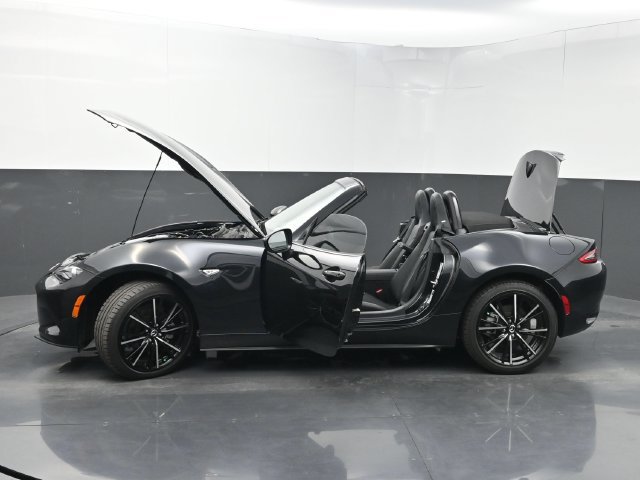 Used 2024 MAZDA MX-5 Miata Grand Touring RWD image 36