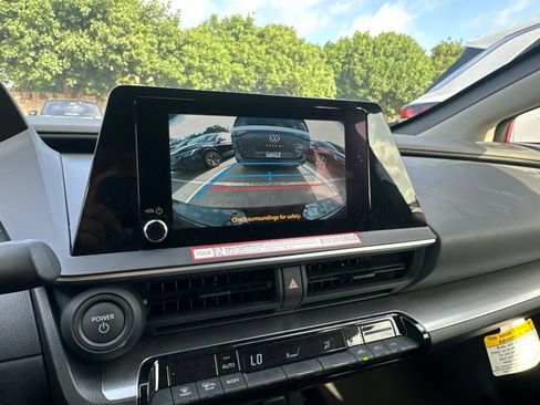 Used 2026 Toyota Prius LE FWD image 25