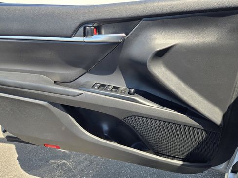 Used 2020 Toyota Camry SE FWD image 24