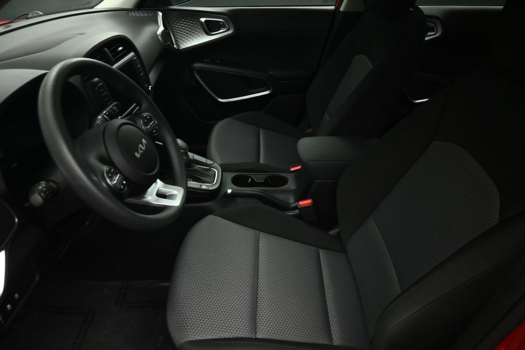 Used 2025 Kia Soul LX w/ LX Technology Package FWD image 53