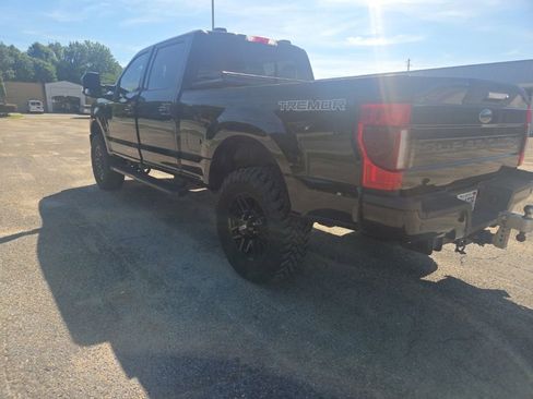 Used 2022 Ford F250 Lariat w/ Black Appearance Package AWD/4WD image 8