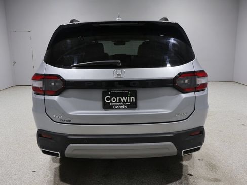 Used 2023 Honda Pilot Elite image 3