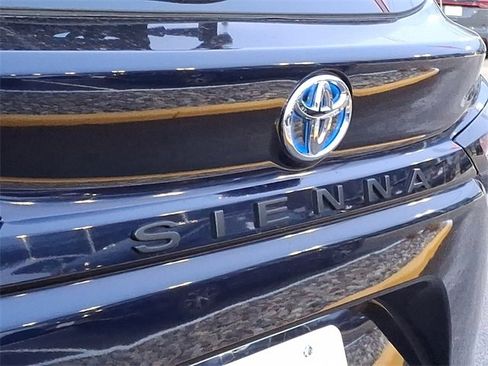 Used 2024 Toyota Sienna XLE image 31