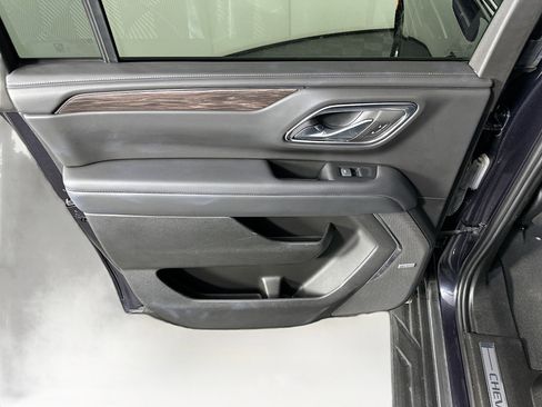 Used 2024 Chevrolet Suburban LT image 25