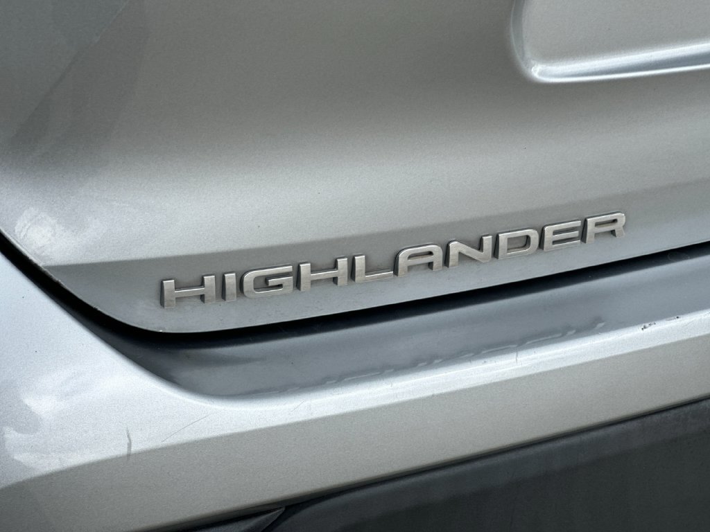 Used 2021 Toyota Highlander XLE FWD image 28