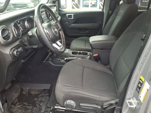 Used 2021 Jeep Wrangler Unlimited Sahara AWD/4WD image 9