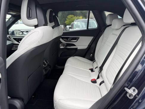 Used 2024 Mercedes-Benz GLC 300 4MATIC image 13