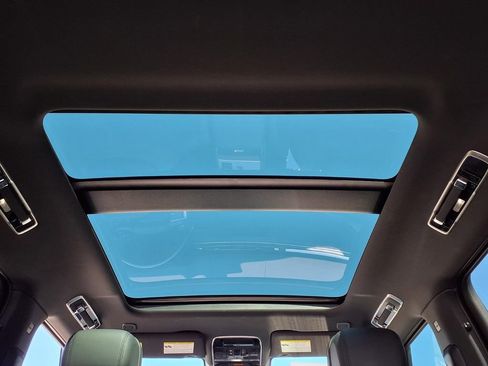 Certified 2025 Land Rover Range Rover SE AWD/4WD image 24