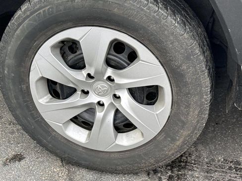 Used 2021 Toyota RAV4 LE w/ Carpet Mat Package (TMS) image 7