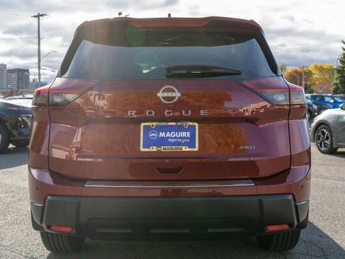 Certified 2025 Nissan Rogue SV image 7