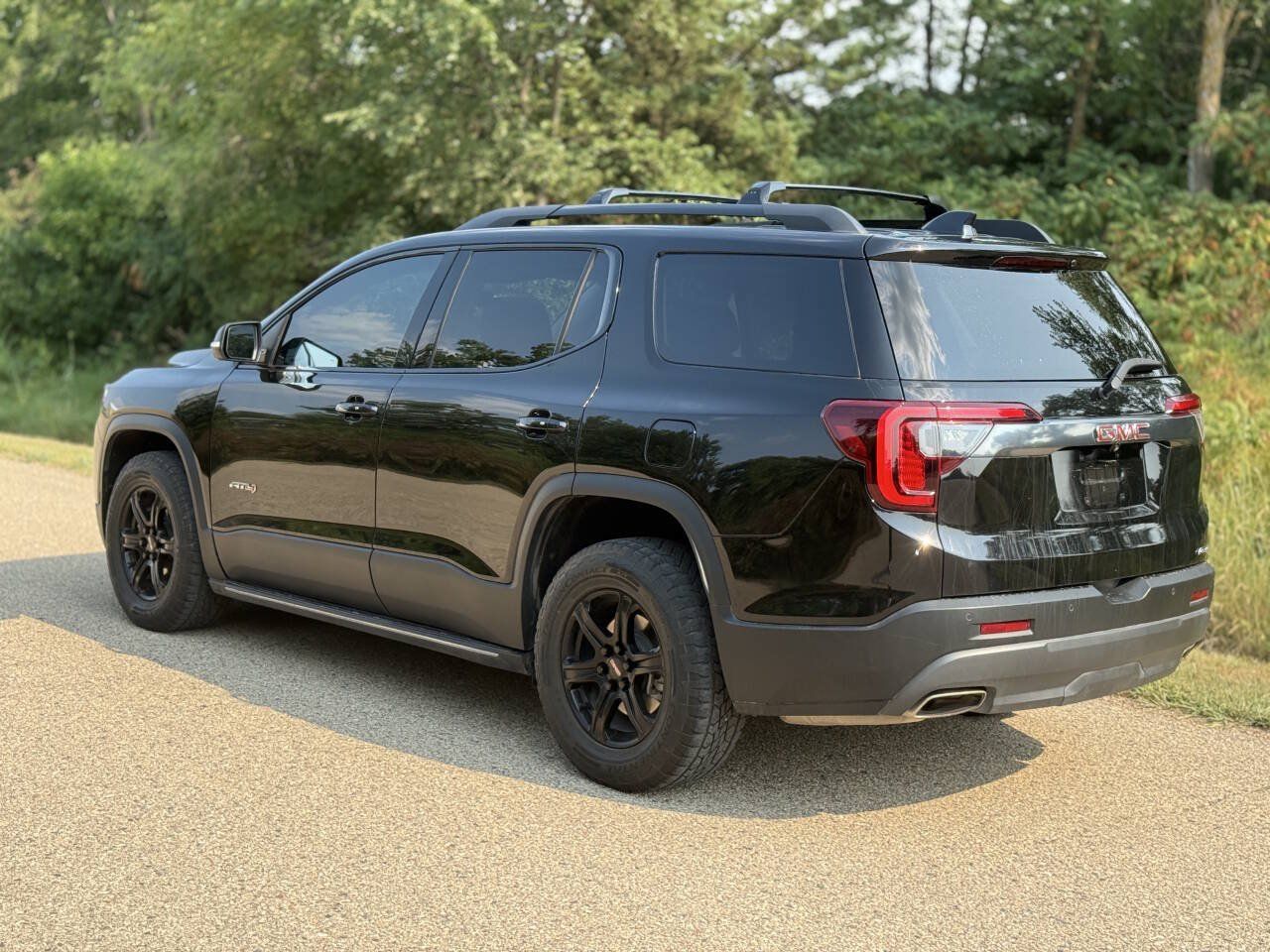 Used 2023 GMC Acadia AT4 w/ Technology Package AWD/4WD image 8