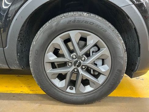 Used 2024 Kia Telluride LX image 9