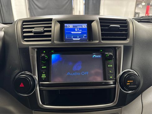 Used 2013 Toyota Highlander Limited image 17