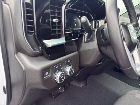 Used 2022 GMC Sierra 1500 SLE w/ X31 Off-Road Package image 17