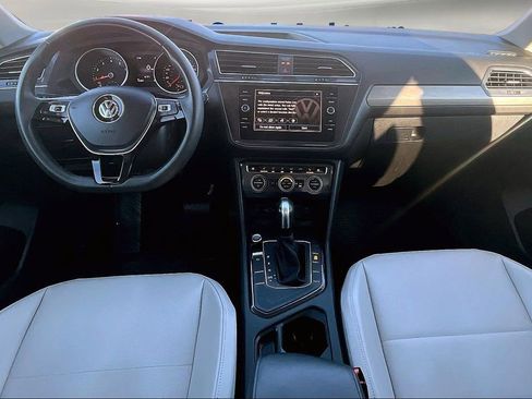Used 2020 Volkswagen Tiguan SE w/ Panoramic Sunroof Package image 7