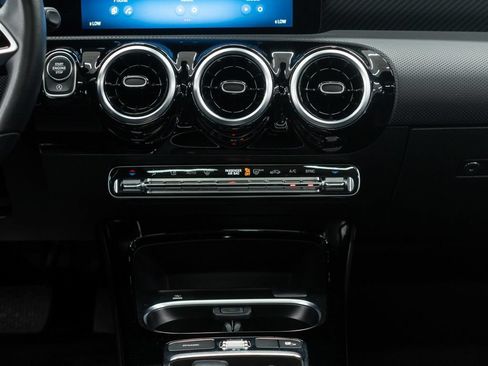Used 2025 Mercedes-Benz CLA 250 4MATIC image 18