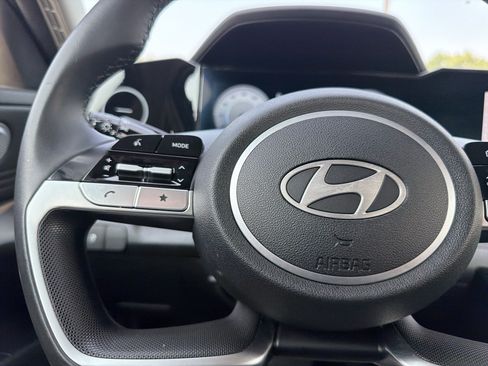 Used 2024 Hyundai Elantra Limited FWD image 10