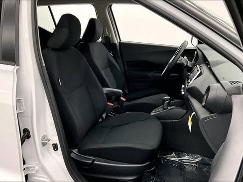 New 2025 Nissan Kicks Play S image 34