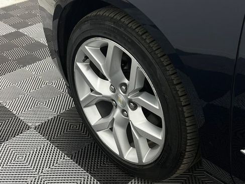 Used 2019 Chevrolet Impala Premier FWD image 12