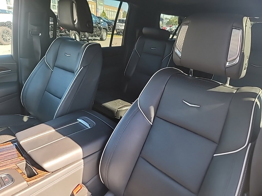 Used 2023 Cadillac Escalade ESV Premium Luxury w/ Performance Package AWD/4WD image 13