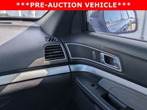 Used 2017 Ford Explorer XLT w/ Equipment Group 202A FWD image 20