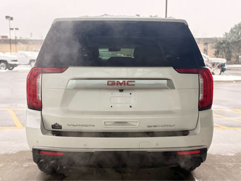 Used 2022 GMC Yukon XL Denali image 6