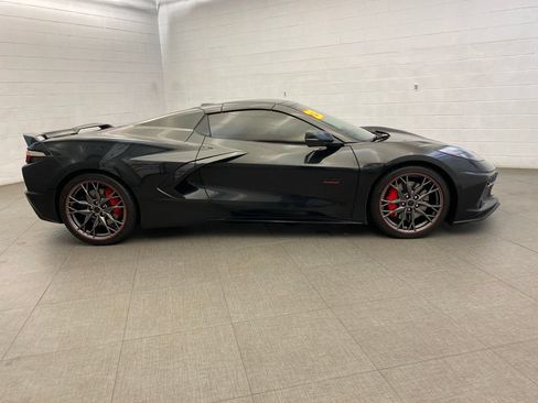 Used 2023 Chevrolet Corvette Stingray Premium Conv w/ Z51 Performance Package RWD image 4