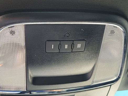 Used 2019 Dodge Charger R/T w/ Blacktop Package image 18