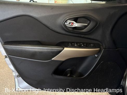 Used 2017 Jeep Cherokee Sport AWD/4WD image 10