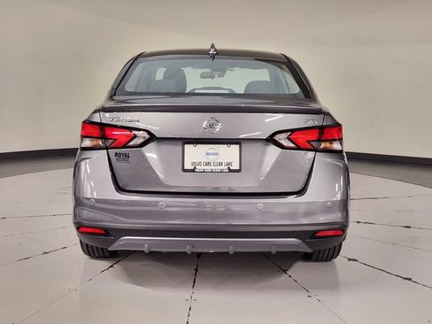 Used 2022 Nissan Versa SR w/ Convenience Package FWD image 10