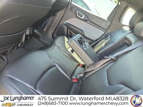 Used 2024 Jeep Compass Latitude w/ Sun and Sound Group AWD/4WD image 9
