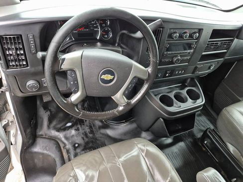 Used 2015 Chevrolet Express 2500 image 2