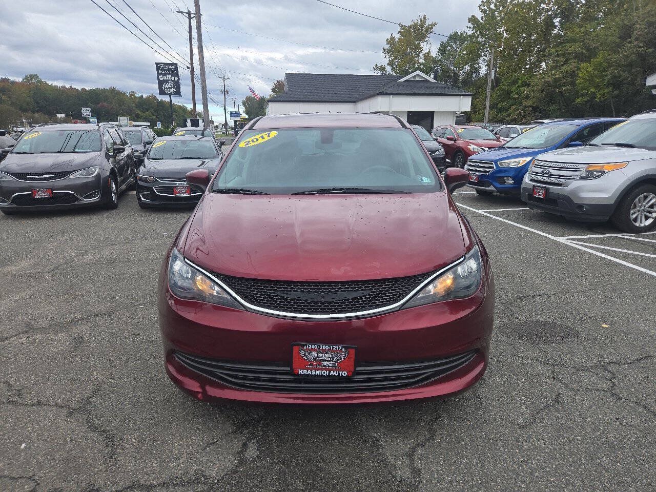 Used 2017 Chrysler Pacifica Touring w/ Tire & Wheel Group FWD image 2