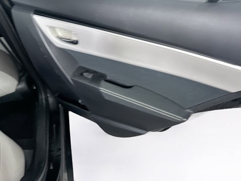 Used 2017 Toyota Corolla LE w/ Carpet Mat Package (TMS) image 27