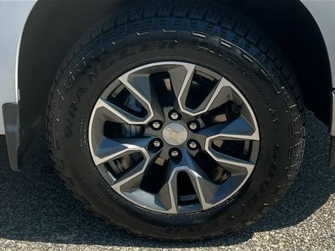 Used 2024 Chevrolet Silverado 1500 LT AWD/4WD image 17