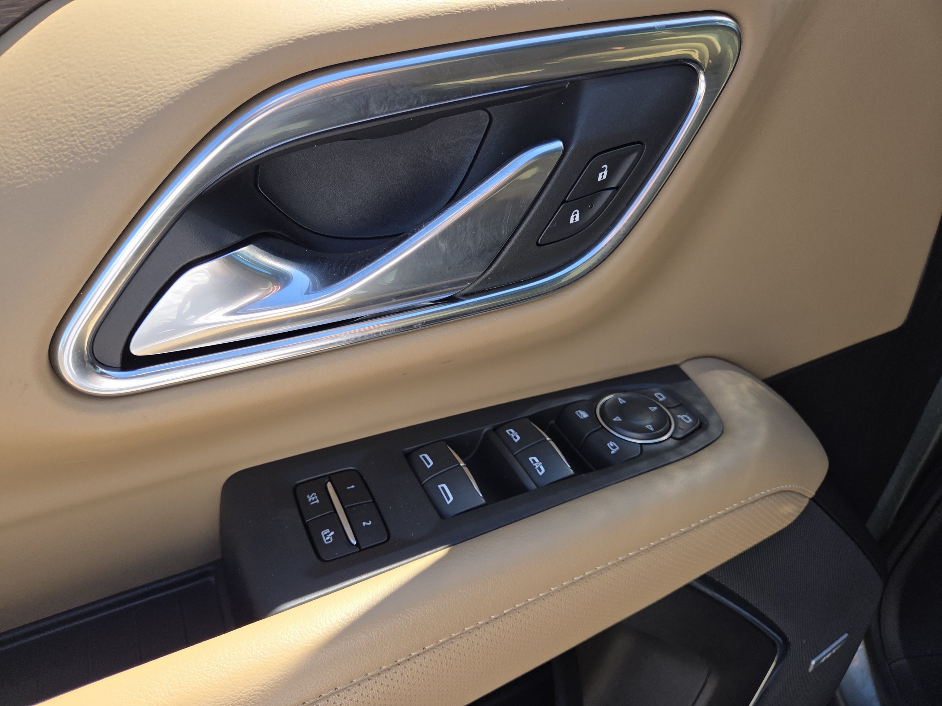 Used 2023 Chevrolet Suburban Premier AWD/4WD image 39