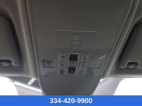 Used 2025 Volkswagen Taos SE w/ Panoramic Sunroof Package image 29