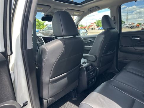 Used 2018 Honda Pilot Touring image 19