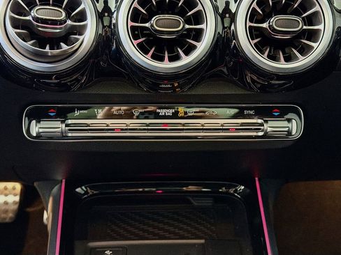 Used 2025 Mercedes-Benz GLB 35 AMG 4MATIC image 19