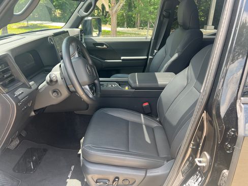 Used 2025 Lexus GX 550 w/ Accessory Package (31) AWD/4WD image 15