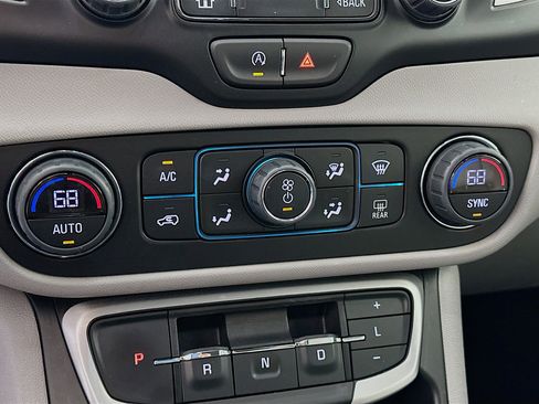 Used 2023 GMC Terrain SLT image 22