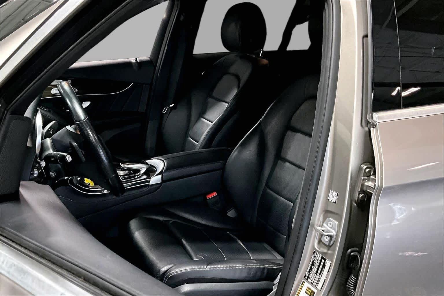 Used 2019 Mercedes-Benz GLC 300 4MATIC image 9