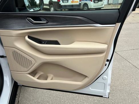 New 2025 Jeep Grand Cherokee Limited image 22