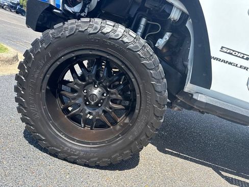 Used 2017 Jeep Wrangler Unlimited Sport w/ Quick Order Package 24S AWD/4WD image 11