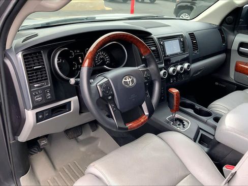 Used 2018 Toyota Sequoia Platinum w/ Preferred Accessory Package image 18
