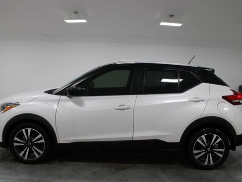 Used 2018 Nissan Kicks SV image 6